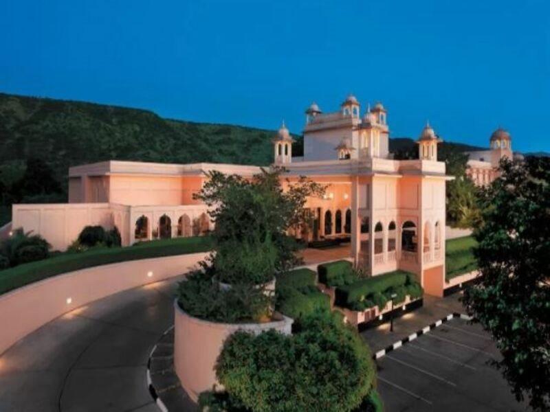 Trident Jaipur Hotel Eksteriør billede The Oberoi Udaivilas Palace