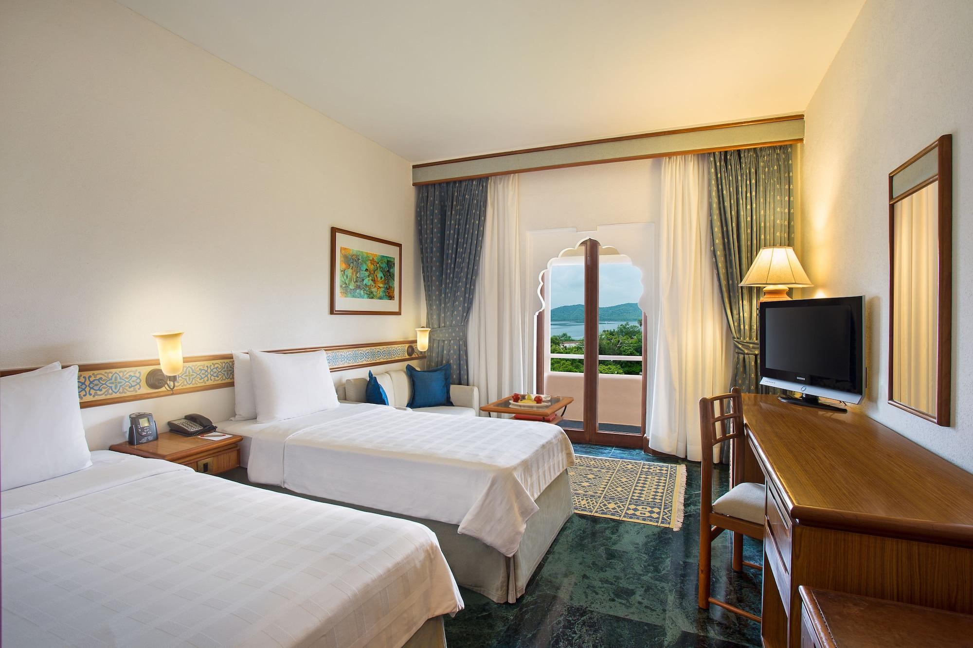 Trident Jaipur Hotel Eksteriør billede A room at the resort