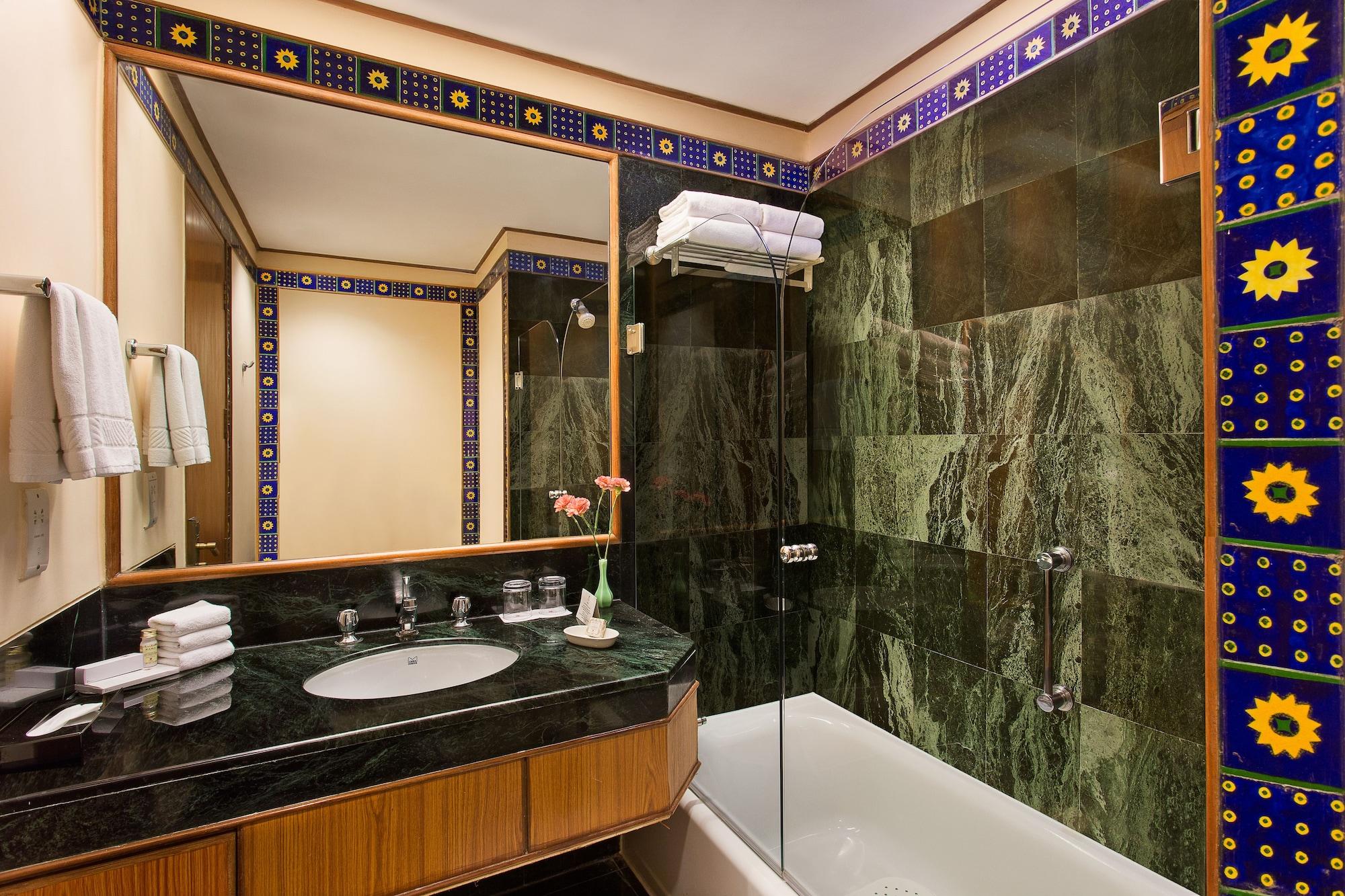 Trident Jaipur Hotel Eksteriør billede Bathroom