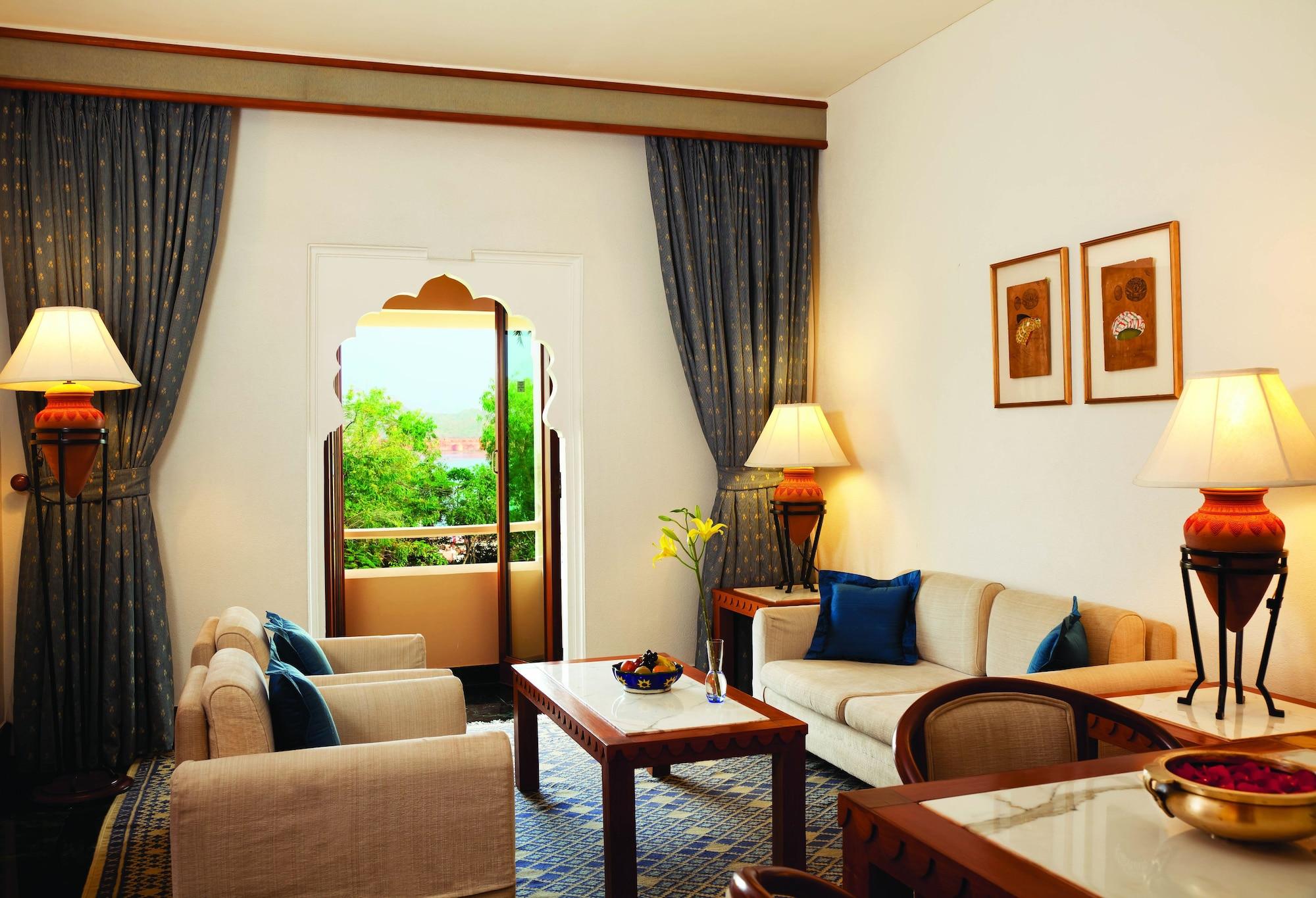 Trident Jaipur Hotel Eksteriør billede A suite at the Taj Mahal Palace