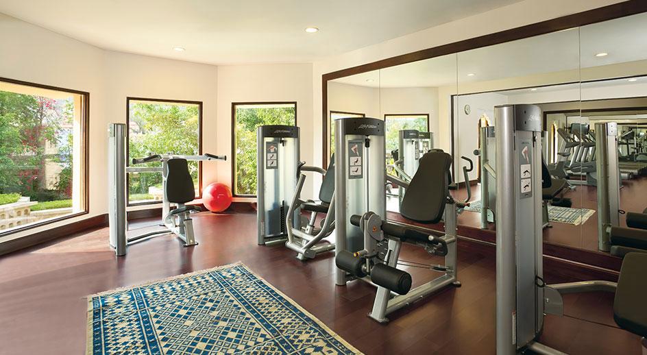 Trident Jaipur Hotel Eksteriør billede The gym at the Taj Bengal